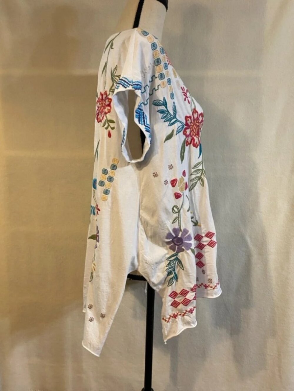 Johnny Was white embroidered short sleeve Katie relaxed draped tee - Picture 3 of 12